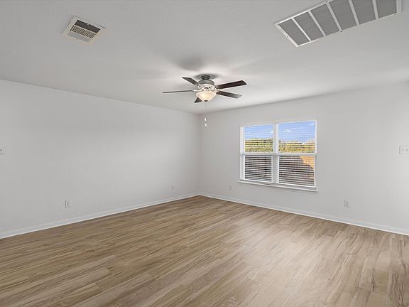 4th image of 213 Independence Ave