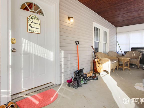 3rd image of 555 Dickinson St SE