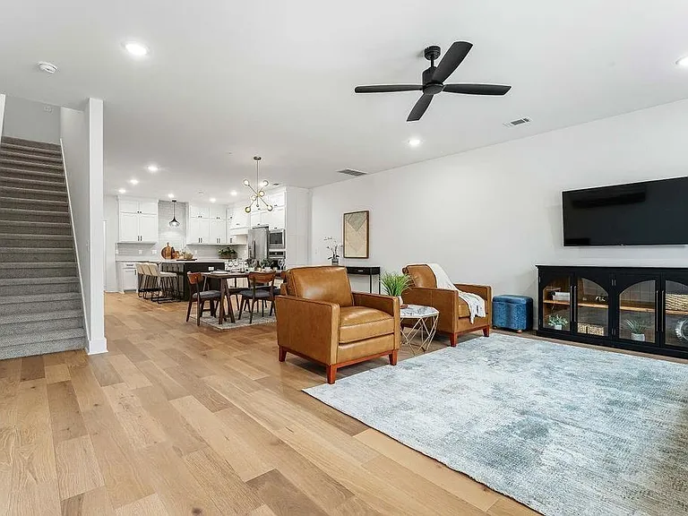 4126 W Olive St — Photo 2