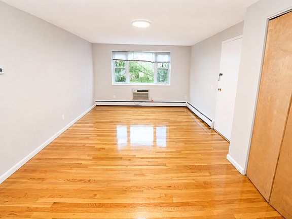 4th image of 143 Babcock St APT 3