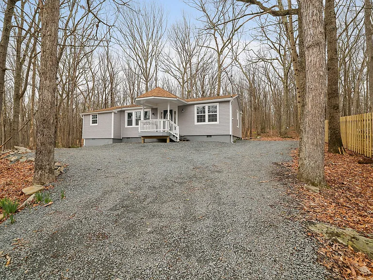 117 Forest Dr — Photo 2