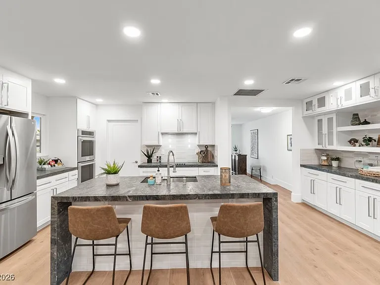 1621 Franklin Ave — Photo 14