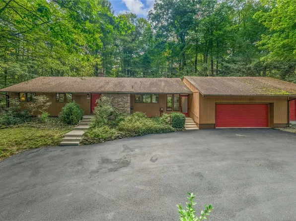 527 Imperial Rd, Hidden Valley, PA 15502