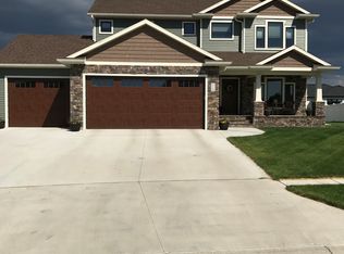 2725 Pyle Ln E, West Fargo, ND 58078