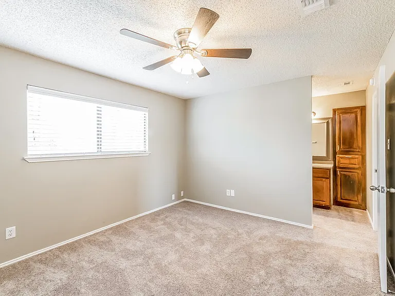 1513 Longshadow Ln — Photo 12