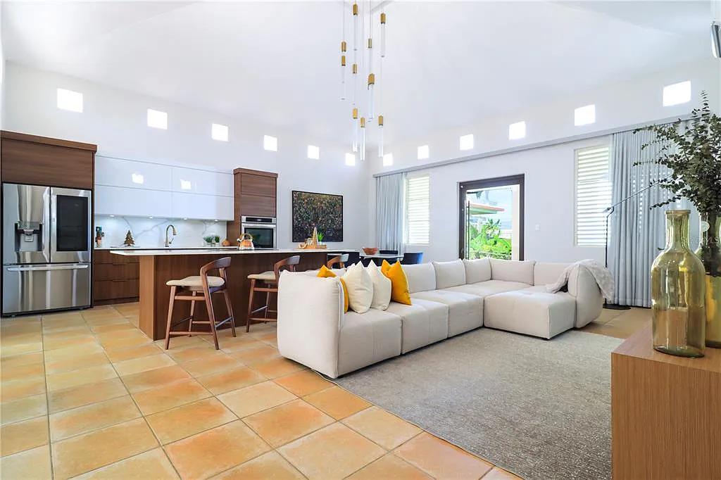 4 bed, 3.5 bath, 2500 sqft, $3,200 — Photo 3
