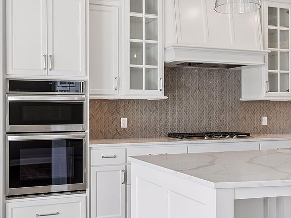 5th image of 48 Spring Farm Rd