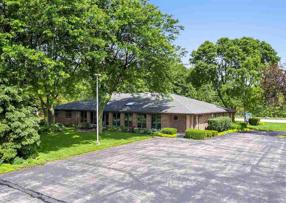 1st image of 2330 Meadow Park Dr