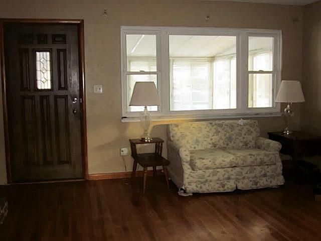 2nd image of 1442 Akron St