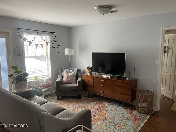 5th image of 1605 Queen Anne Way