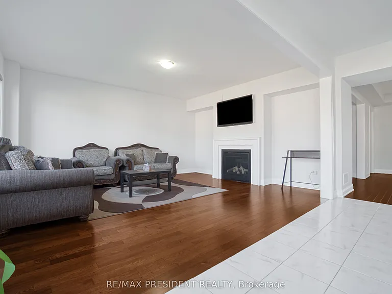 142 Prince Charles Cres — Photo 7