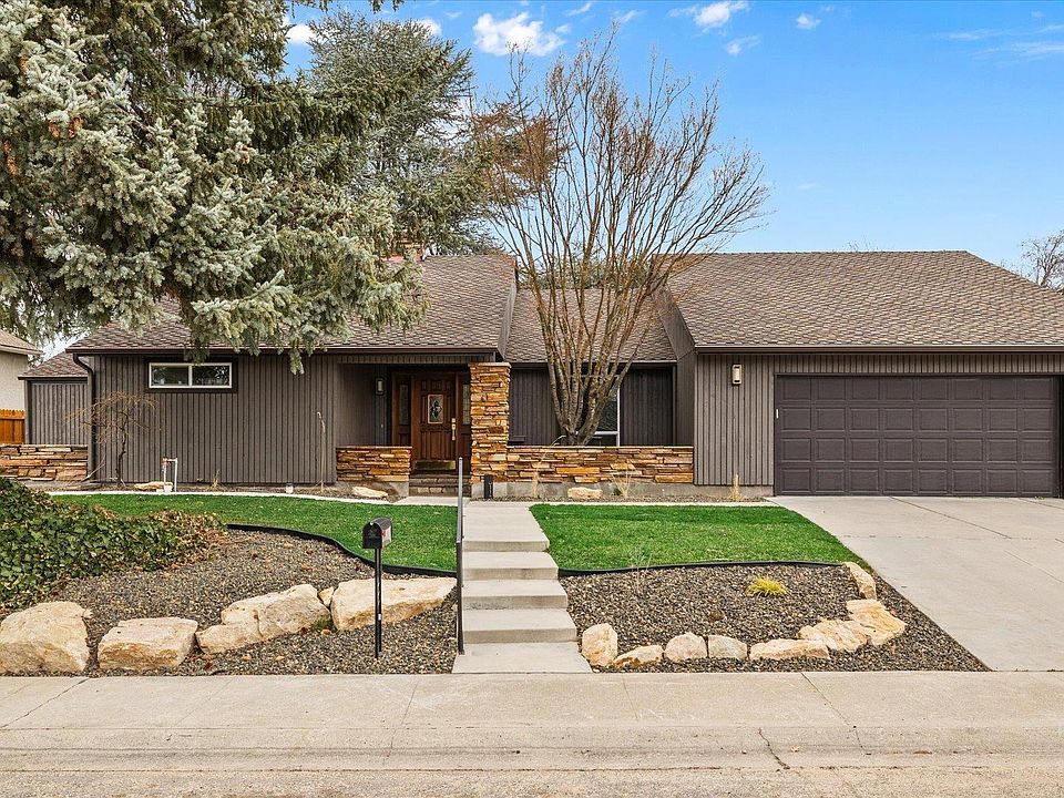 1st image of 10118 W Hickory Ct