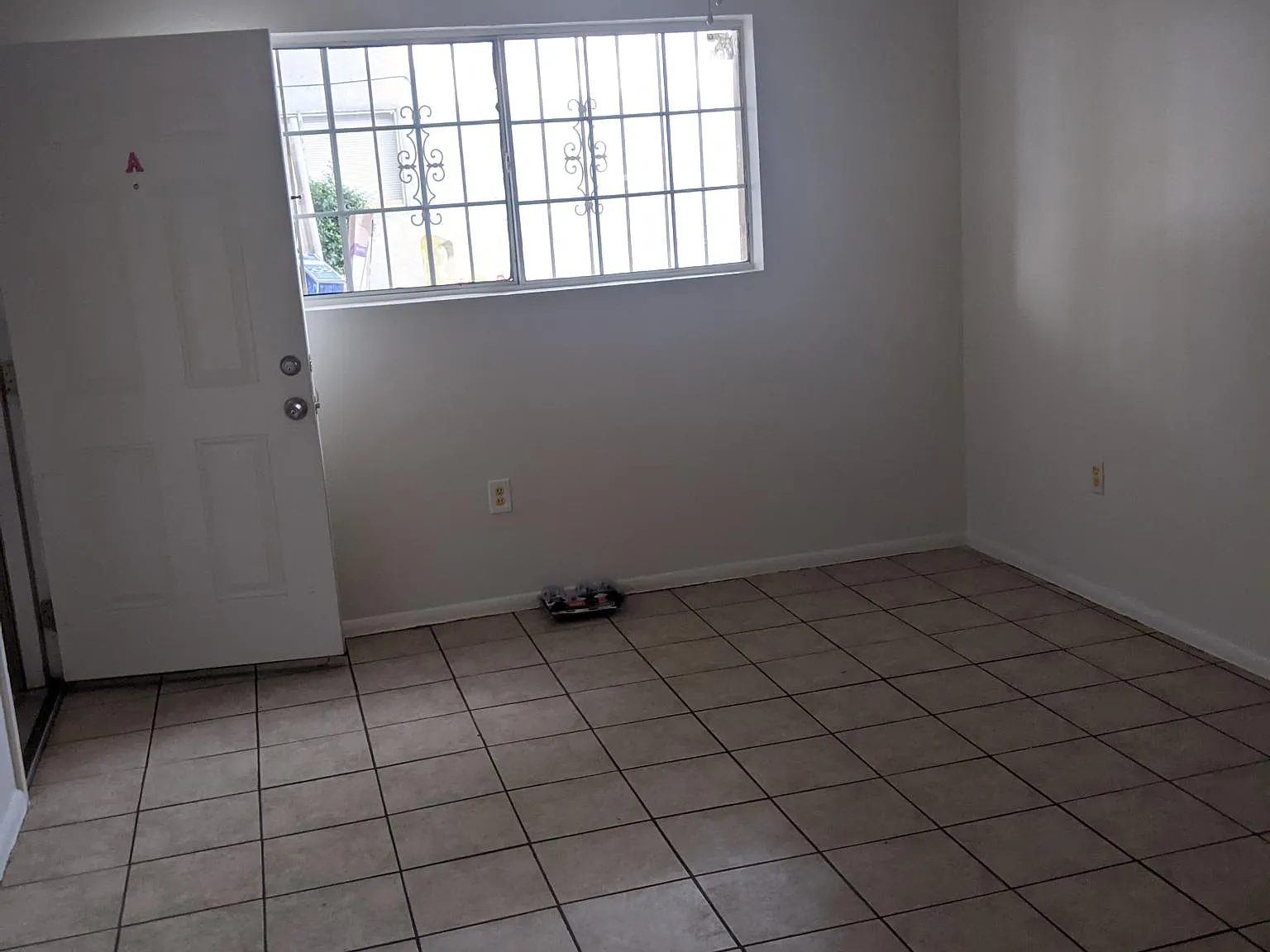 8405 Trumbull Ave SE — Photo 1