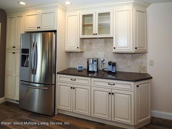 5th image of 251 Lamport Blvd