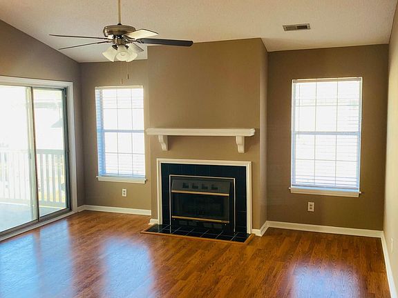 3rd image of 2934 D Mulberry Ln