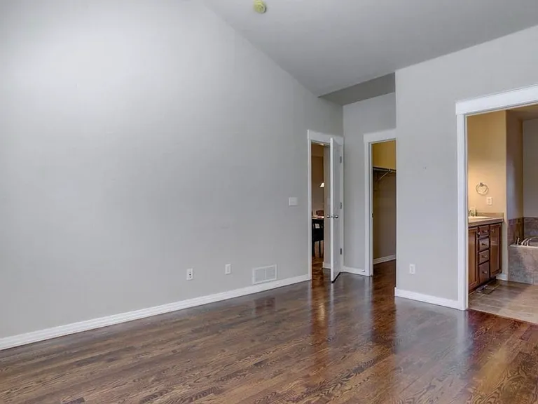 3177 Geneva Ct — Photo 10