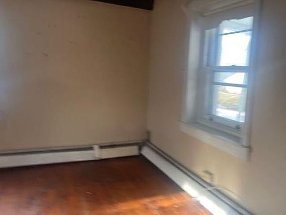 3rd image of 2060 Adams Rd