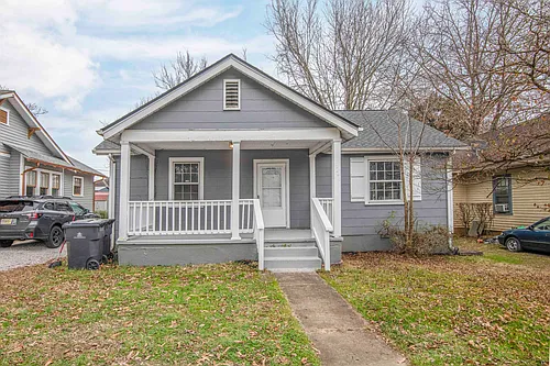 2440 Woodbine Ave Photo 1