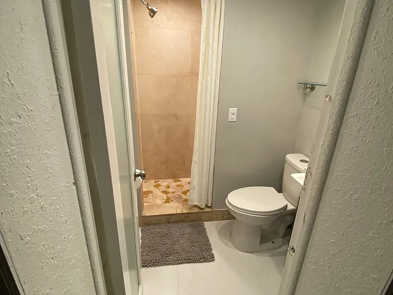 1210 NE 1st Ave #2 — Photo 12