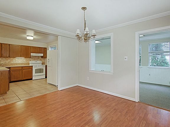 5th image of 3013 Woodlawn Ave