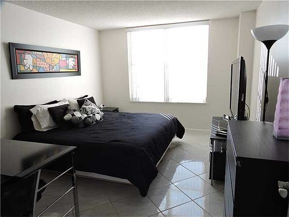 5th image of 230 174th St APT 1817