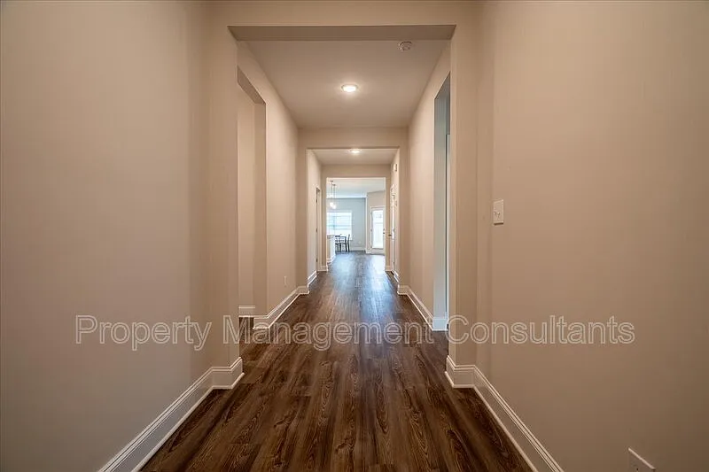 4 bed, 3.0 bath, 2136 sqft, $1,950 — Photo 4