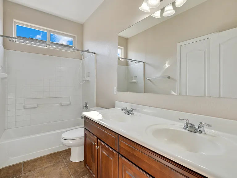 3557 E Odessa Dr — Photo 12