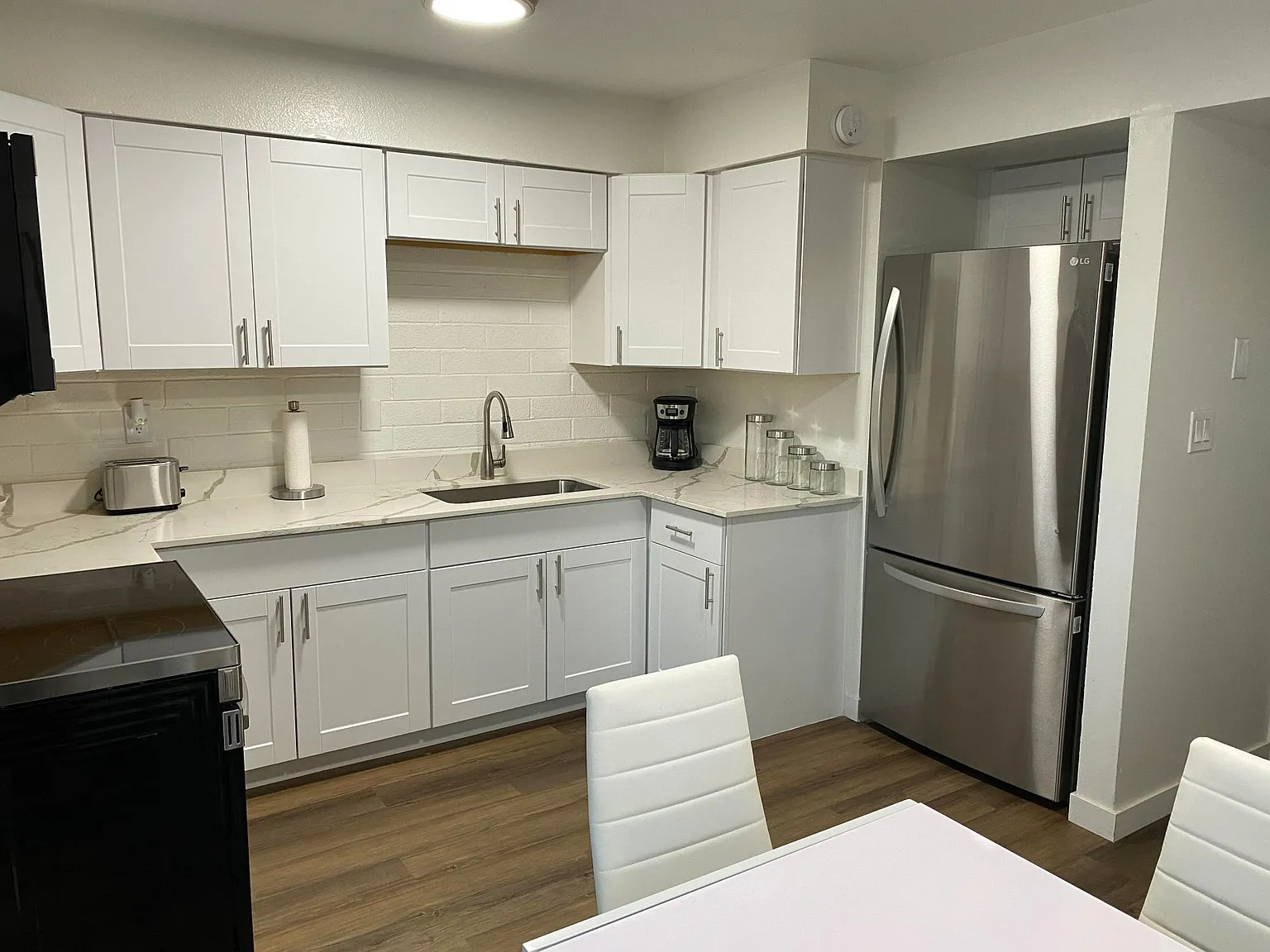 Look & Lease Move in Specials! — Photo 1