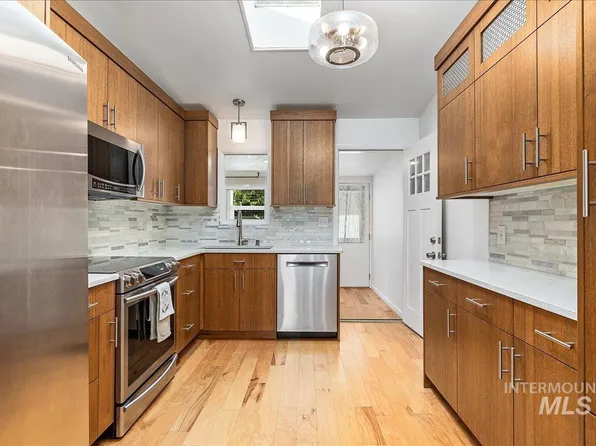 1109 S Abbey Cir, Boise, ID 83705