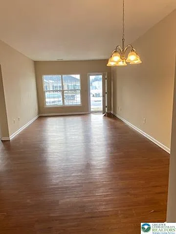 251 Huntington Ln — Photo 2