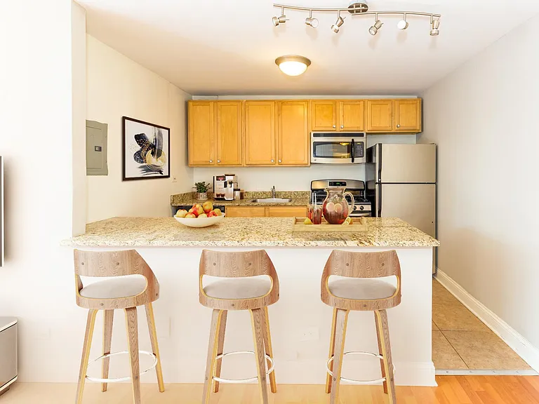 4100 N. Marine Dr. — Photo 22