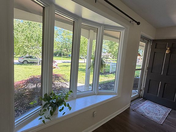 3rd image of 5867 Graystone Dr