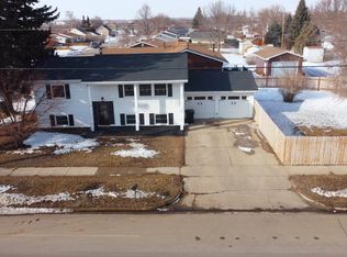 107 18th St E, Williston, ND 58801