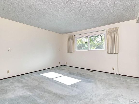 5th image of 10807 NE 19th Pl