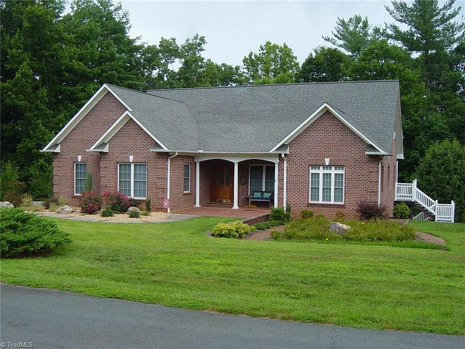 1st image of 302 Clearwater Dr