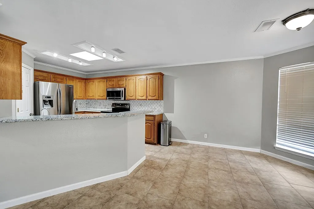 3 bed, 2.0 bath, 1494 sqft, $2,500 — Photo 3