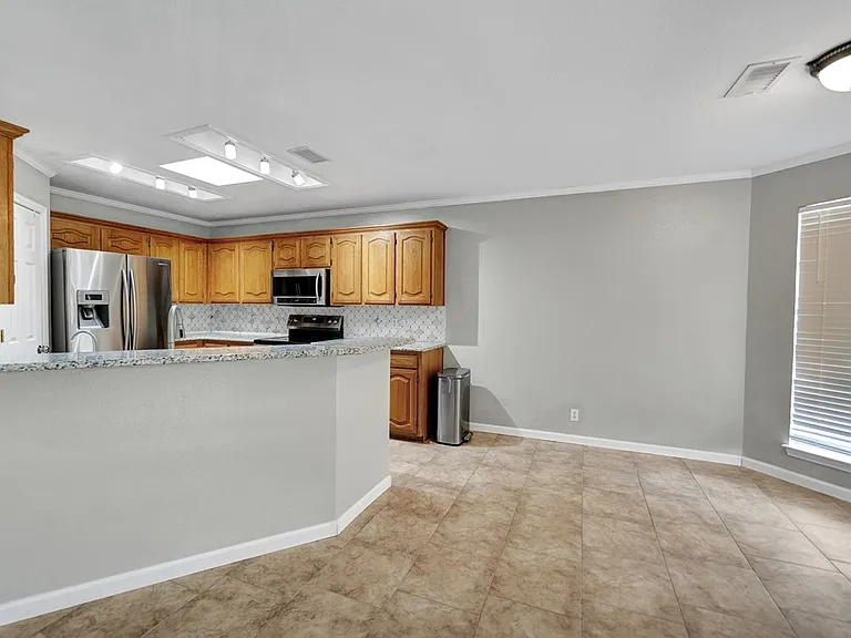 8632 Duke Ave — Photo 3