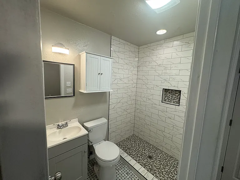 1408 Carlisle Ct — Photo 34