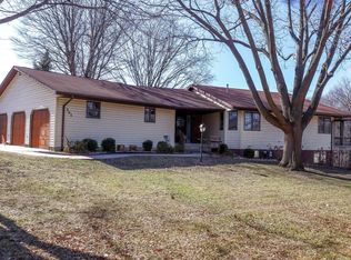 305 E High St, Morrison, IL 61270