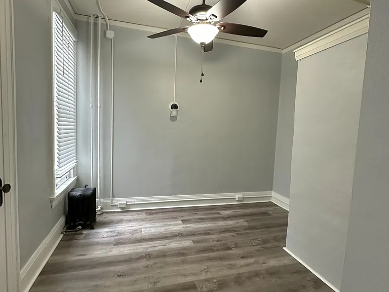 607 E 5th St #15 — Photo 17