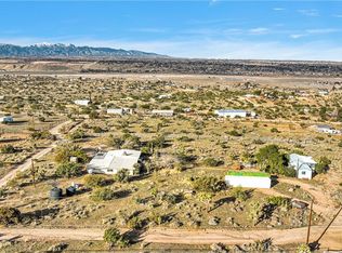 20720 Chickawill Rd, Apple Valley, CA 92308