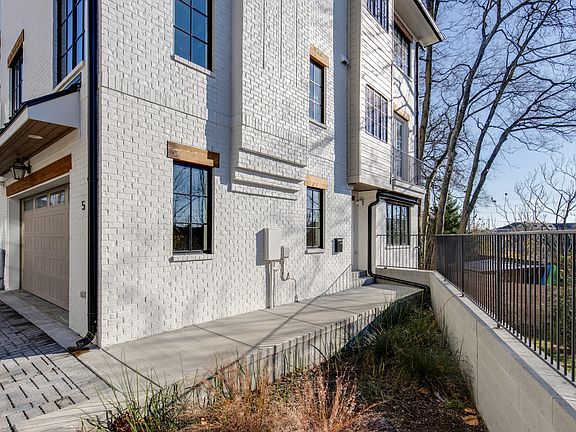 2nd image of 519 Chesterfield Ave