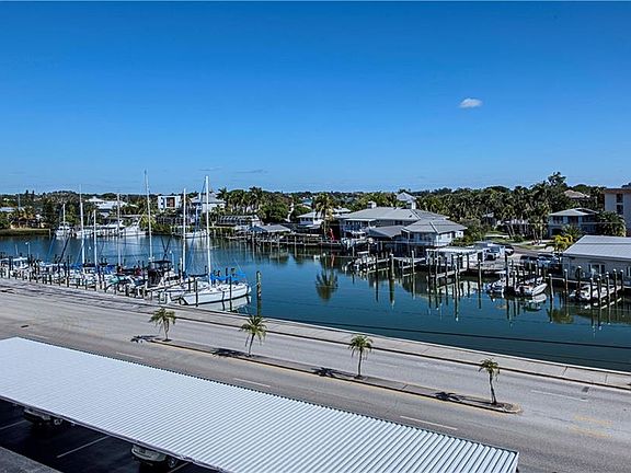 4th image of 950 Tarpon Center Dr APT 402