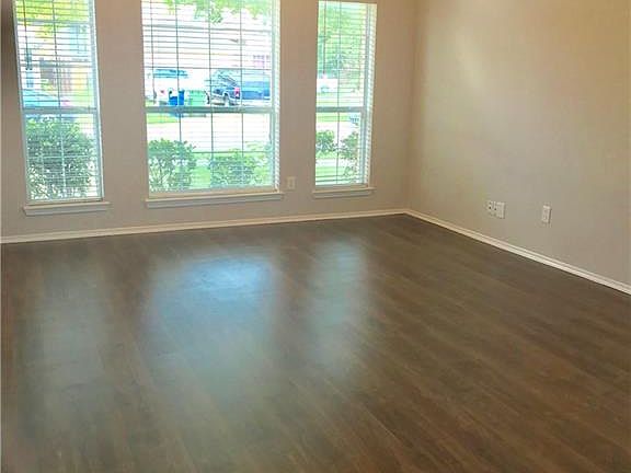 2nd image of 4737 Grovetree Ln