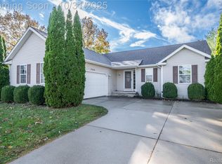 7036 Glen Oak Dr, Grand Blanc, MI 48439