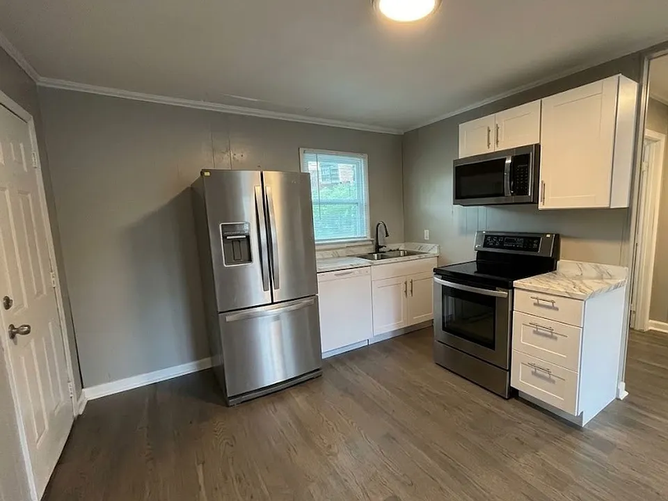 215 Sloan Ave