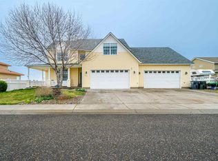 6112 Woodbine Dr, Pasco, WA 99301