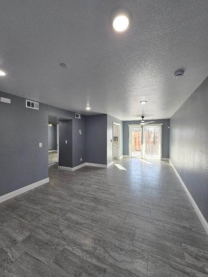 2 bed, 900 sqft, $1,500 — Photo 3