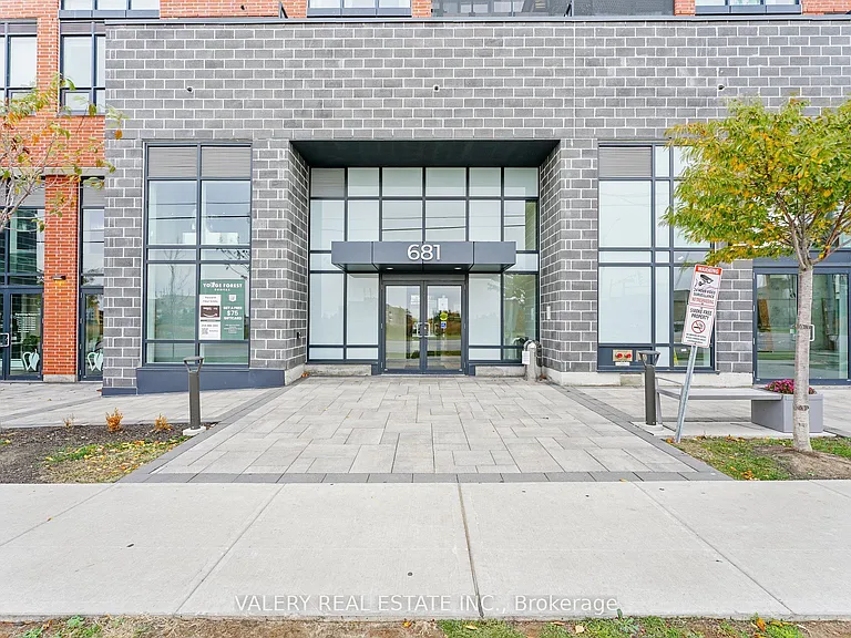 681 Yonge St #615 — Photo 2