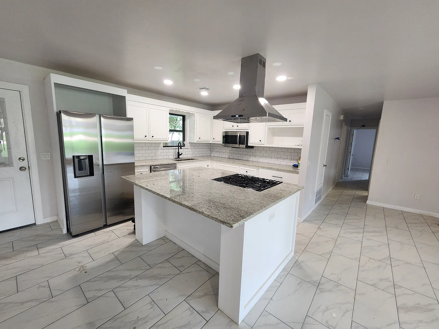 2521 W Brooks St — Photo 2